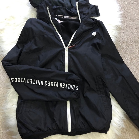 Windbreaker - Picture 1 of 4